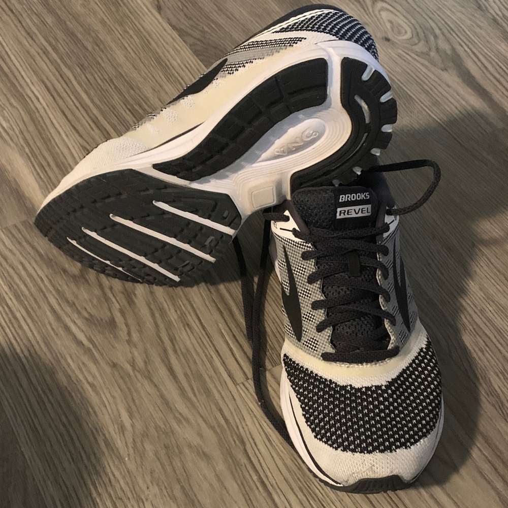 Brooks Revel Men's Running Shoes - Black and White Mesh